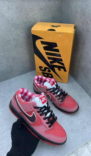 Nike SB Dunk Low Sneakers
