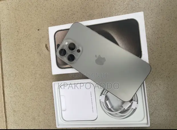 Apple iPhone 15 Pro Max 256GB Silver - 1