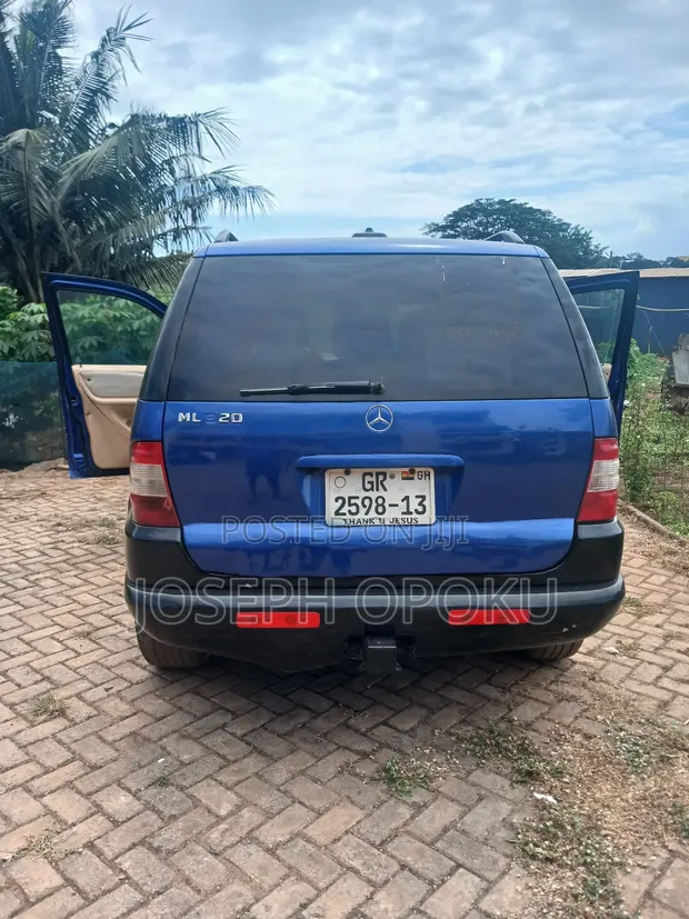 Mercedes-Benz E350 2002 Blue - 1
