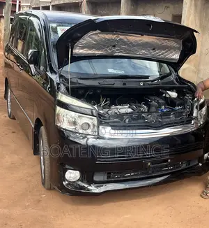 Toyota Voxy V 2WD 8-Seater 2011 - Black