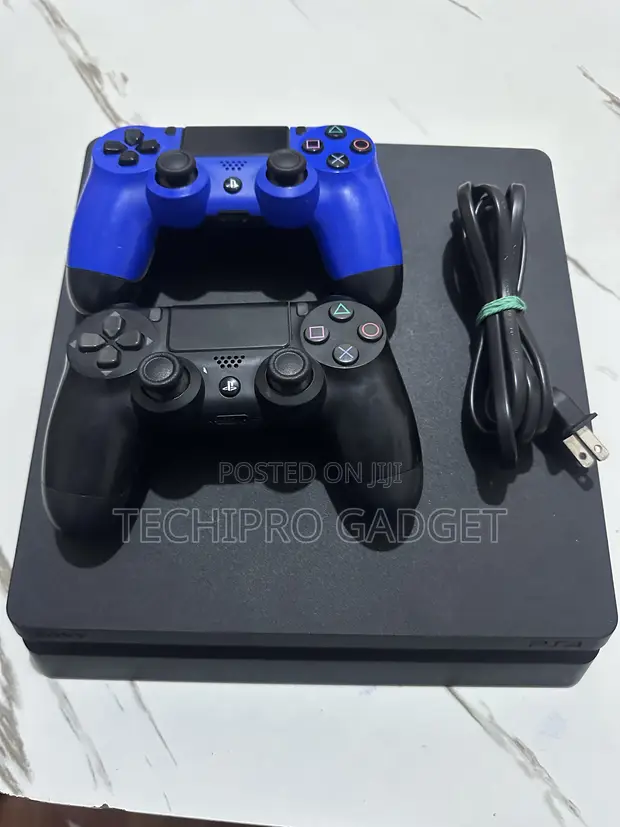 PlayStation 4 Slim Used - 1