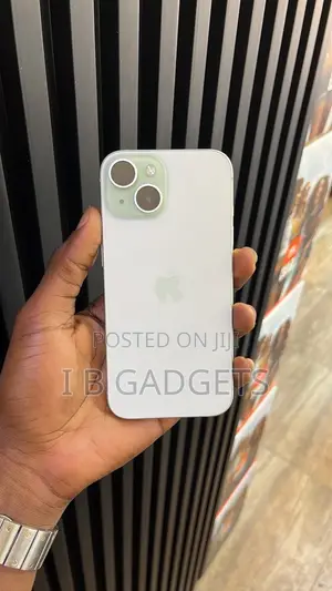 Apple iPhone 15 256GB Green