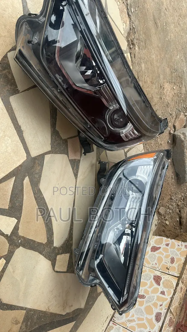 2017-2021 Honda CR-V Headlights (Used) - 1