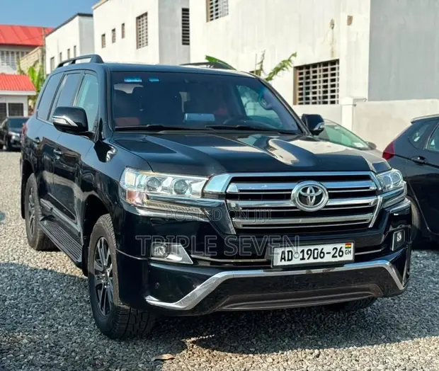 Toyota Land Cruiser 2017 Black - 1