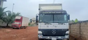 Mercedes-Benz Actros Moving Truck