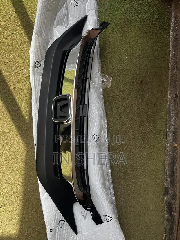 Honda Civic Front Top Grill (2016-2018) - 1