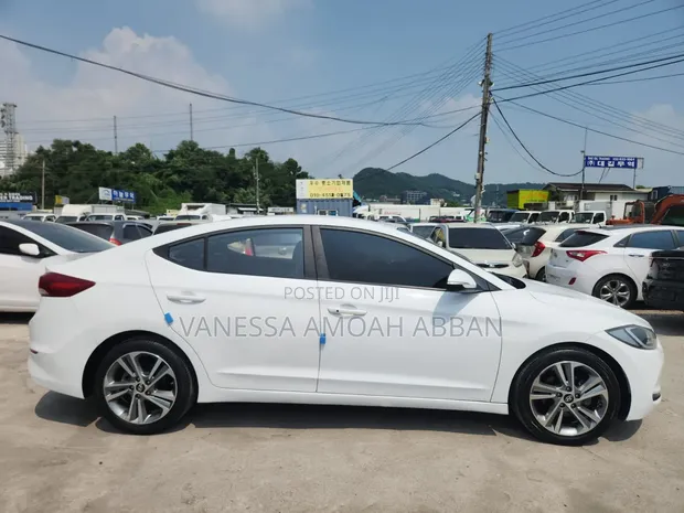 Hyundai Avante 2018 - 1