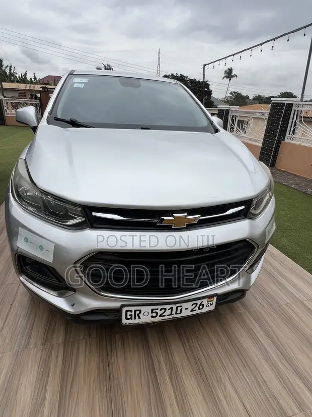 Chevrolet Trax 2017 Silver - 1