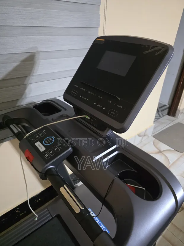 MaxFactor 3.0HP Motorized Treadmill - 20km/H, Auto Incline, 130kg - 1