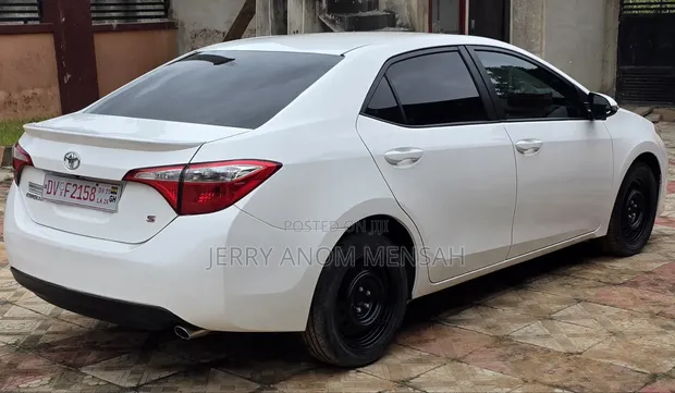 Toyota Corolla 2016 White - 1