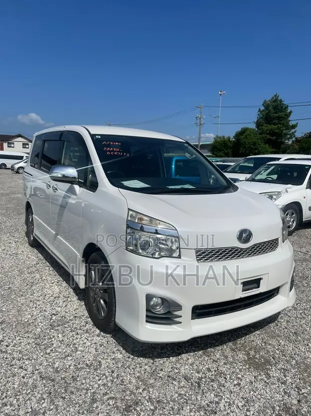 Toyota Voxy ZS 2WD 7-Seater 2013 White - 1