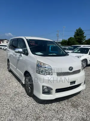 Toyota Voxy ZS 2WD 7-Seater 2013 White