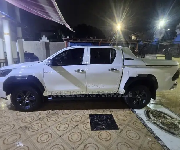 2021 Toyota Hilux Revo Double Cab Petrol 2.7 AWD White - 1
