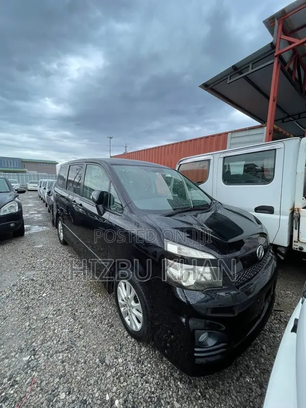 Toyota Voxy ZS 2WD 7-Seater 2011 Black - 1
