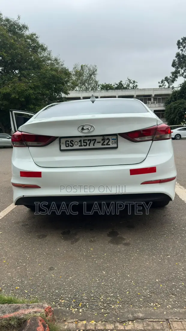 Hyundai Elantra 2017 White - 1
