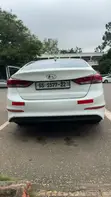 Hyundai Elantra 2017 White - 1