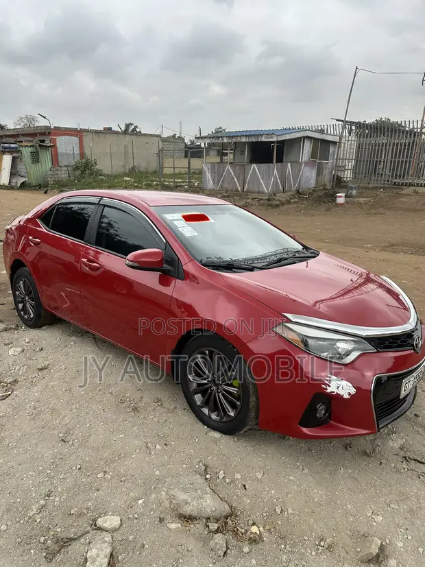 Toyota Corolla 2015 Red - 1