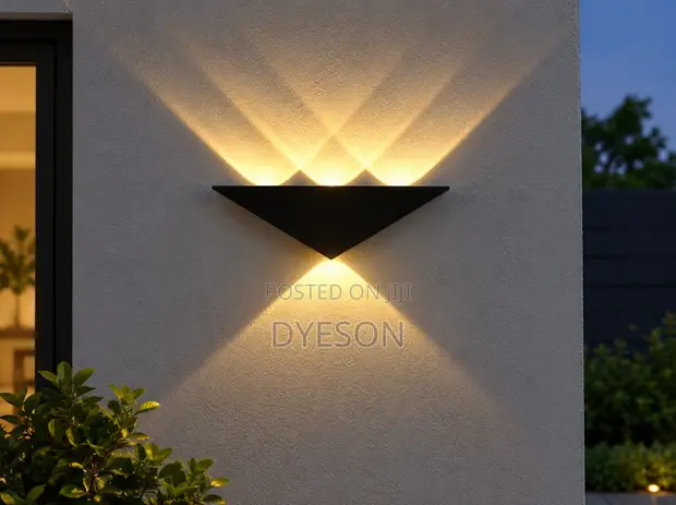 Triangle Wall Sconce - Black Aluminum - 1