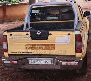 Nissan Hardbody Pickup 2019 Gold