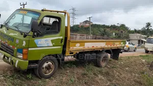 Hyundai HD 35 Low-Bed Truck - Yellow