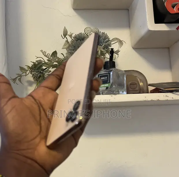 Apple iPhone 11 Pro Max 64GB Gold - 1