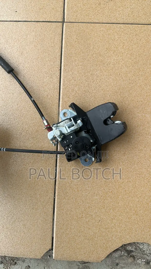 2019-2020 Hyundai Elantra Boot Lock - 1