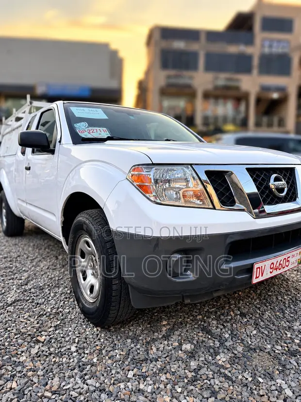 Nissan Frontier 2014 White - 1