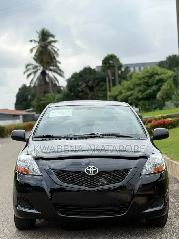 Toyota Yaris 2012 Black - 1