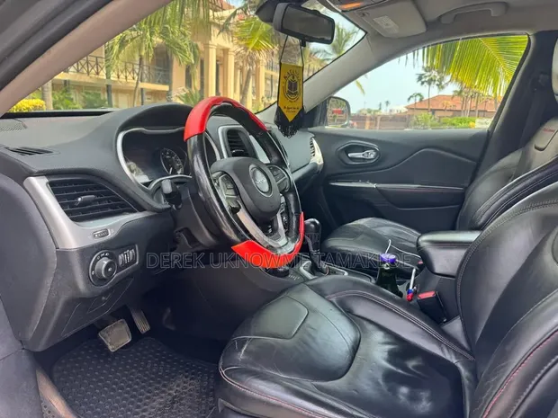 Jeep Grand Cherokee 2019 Gray - 1