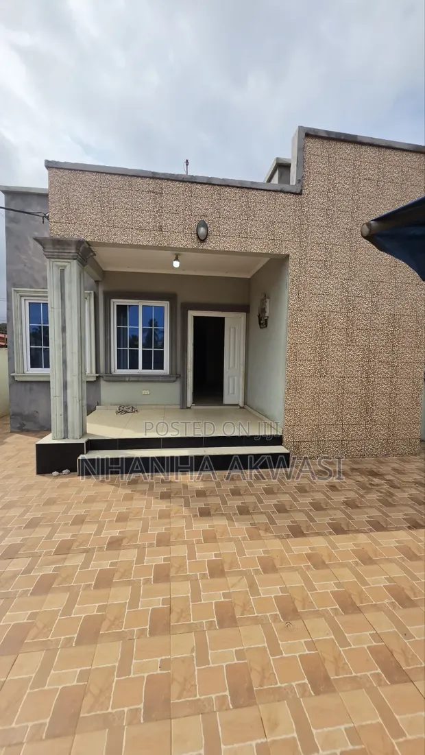 3 Bedroom House for Rent in Spintex, Sakumono - 1