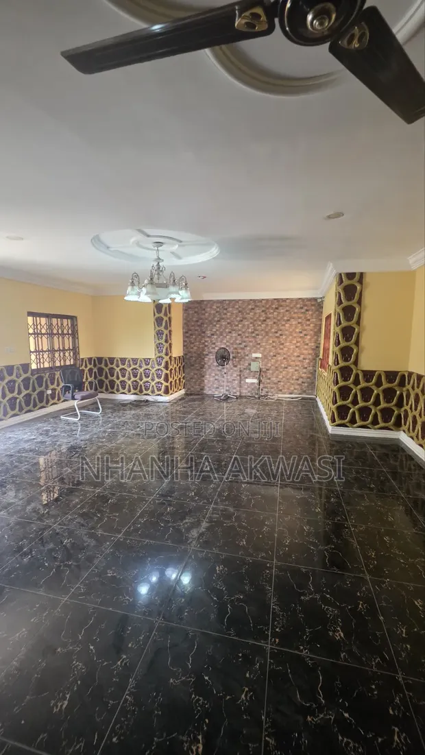 3-Bedroom Apartment for Rent in Spintex, Sakumono - 1