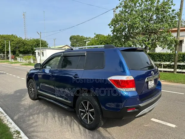 Toyota Highlander SE 2012 Blue - 1