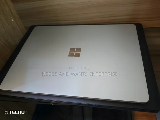 Microsoft Surface Go Laptop - 16GB RAM, 256GB SSD, Intel Core i5 - 1