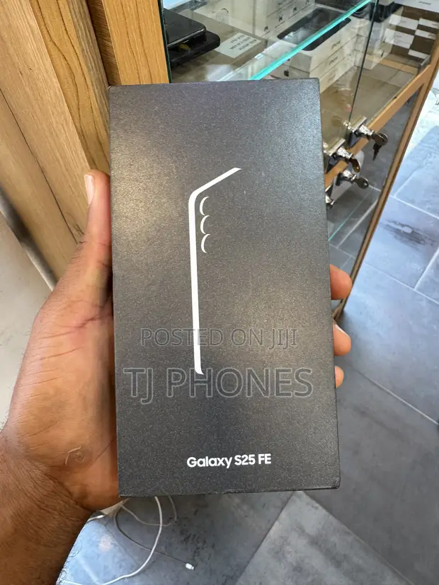 New Samsung Galaxy S25 FE 256GB White - 1