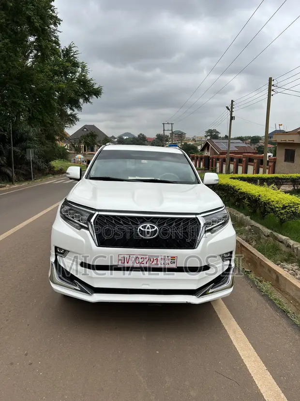 Toyota Land Cruiser Prado 2012 White - 1