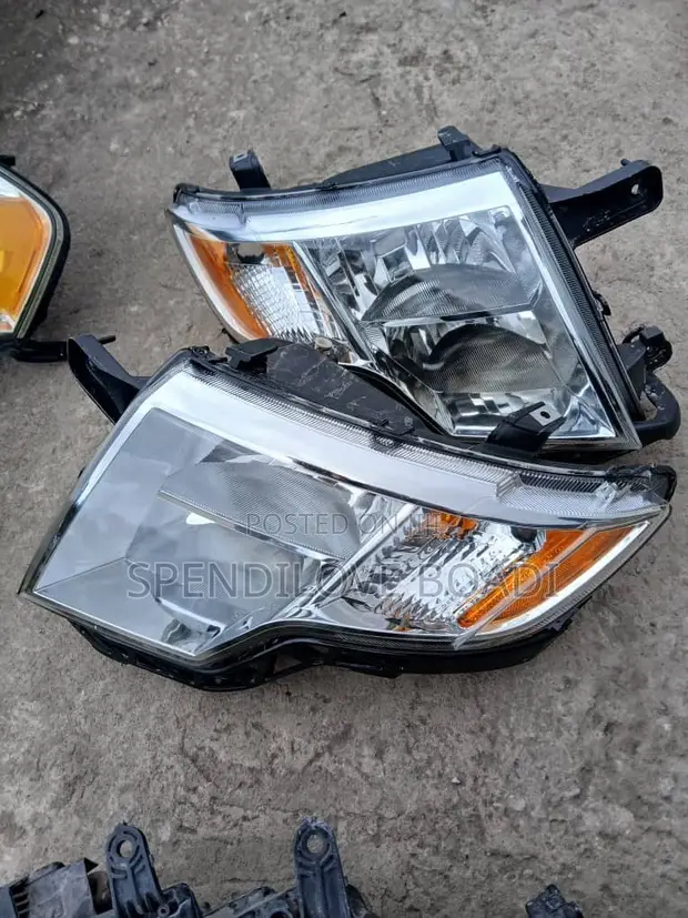 Ford Edge 2010 Headlight Pair - 1