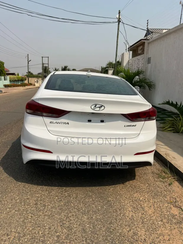Hyundai Elantra 2017 White - 1
