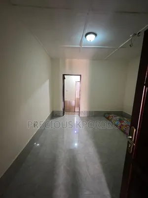 1 Bedroom Room & Parlour for Rent in Adenta Commandos