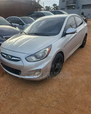 2014 Hyundai Accent SE Hatchback