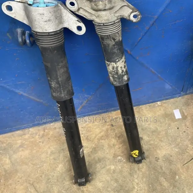 Range Rover Velar Back Shocks (Used) - 1