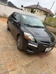 Toyota Yaris Base Sedan 2010 Black - 5