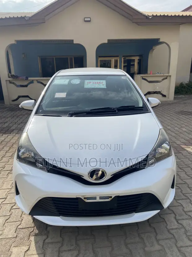 Toyota Vitz 1.0 FWD 5dr 2015 White - 1