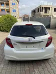 Toyota Vitz 1.0 FWD 5dr 2015 White - 4