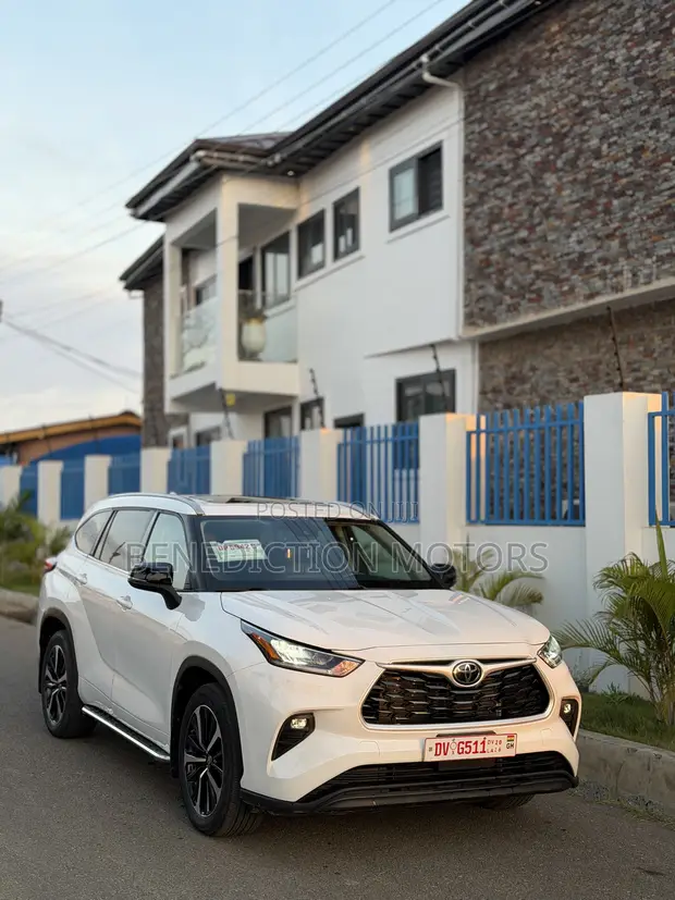 Toyota Highlander XLE AWD 2023 White - 1