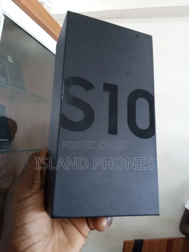 New Samsung Galaxy S10 128GB Black - 1