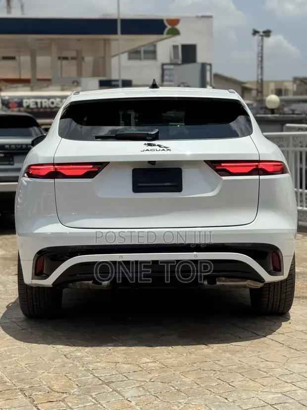 Jaguar F-Pace P250 R-Dynamic S AWD 2024 White - 1