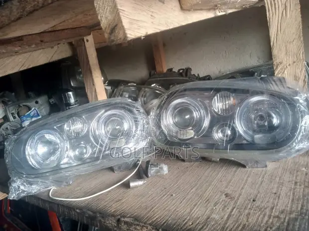 Volkswagen Jetta 4 & Golf 4 Headlights (Used) - 1