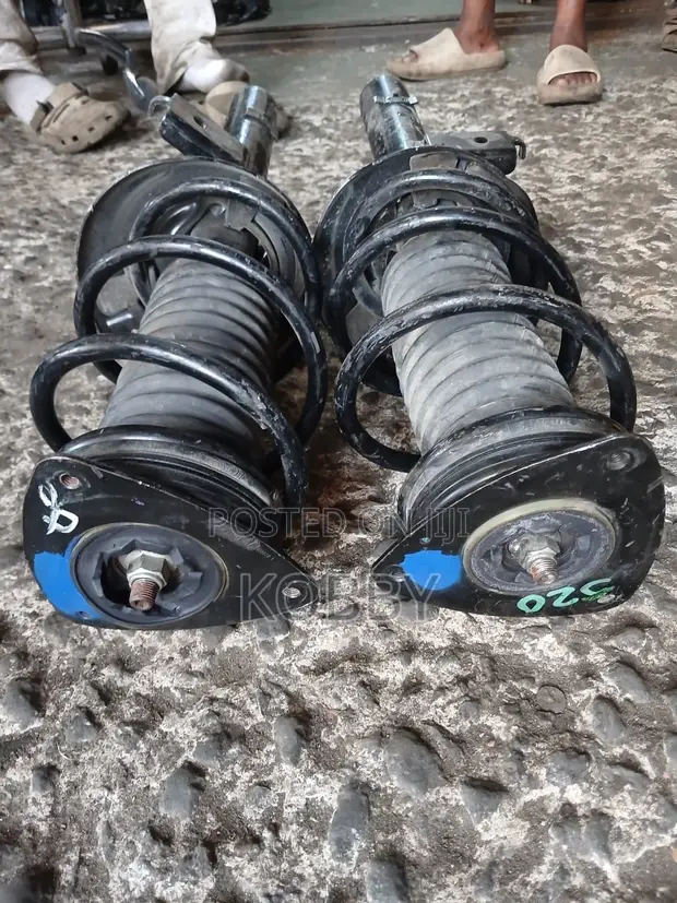 Mitsubishi Outlander 2020-2025 Front Shocks (Used) - 1