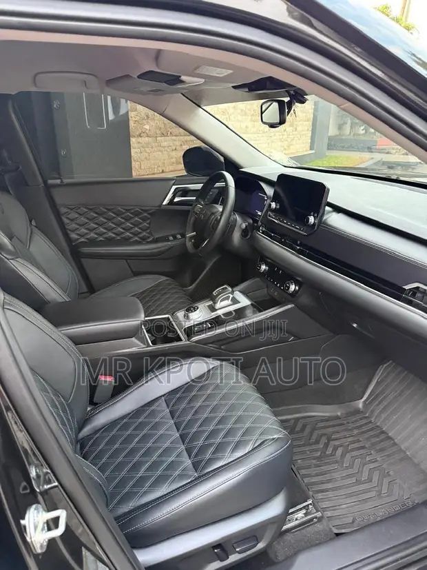 Mitsubishi Outlander 2024 Black - 1