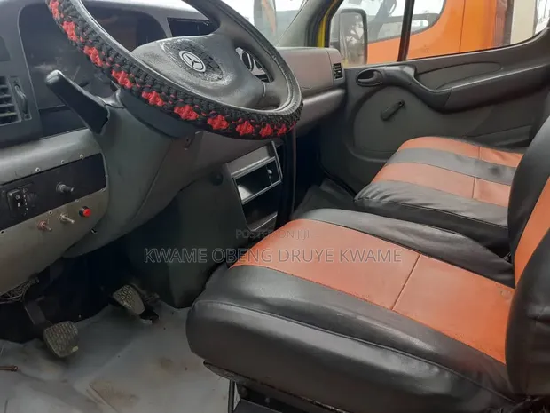 Mercedes-Benz Sprinter 2009 - Yellow - 1